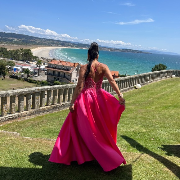 Beautiful hot pink dress,event, graduation, wedding.Size 38 “CHRISTIAN KOEHLERT” - Picture 4 of 5